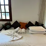 Elgi Nyaraló *